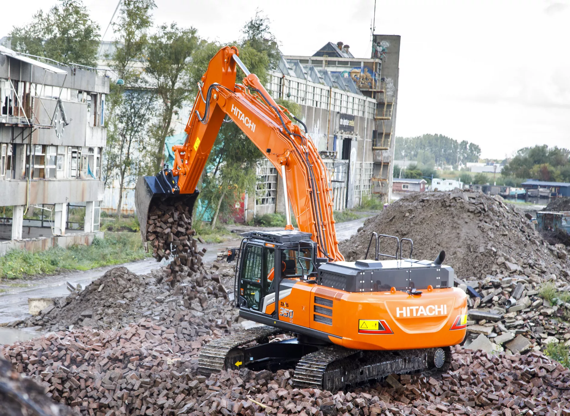 Hitachi LANDCROS ZX350LC-7H at work