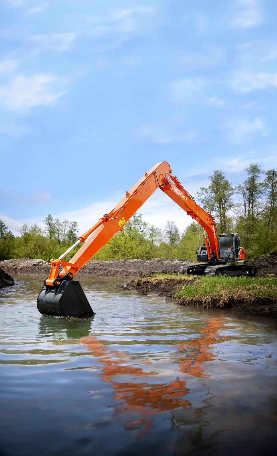 Hitachi LANDCROS ZX210LC-7H SLF at work