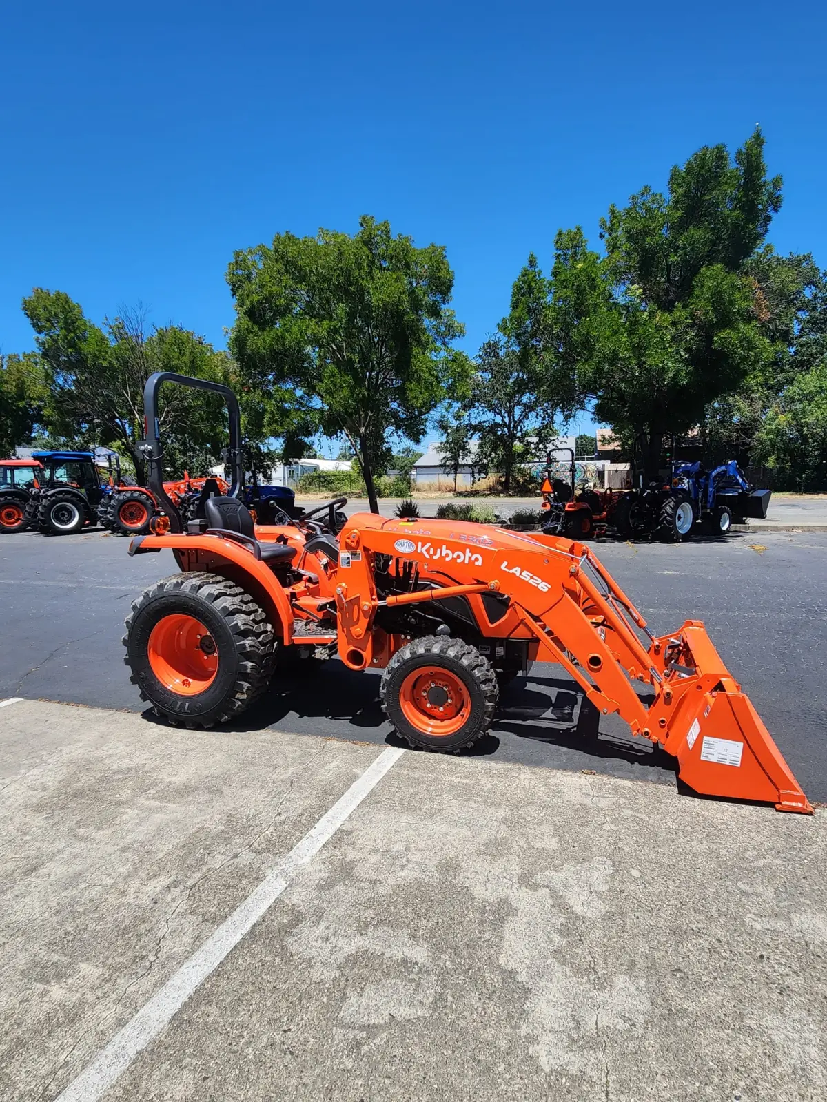 Actual stock photo 4 of Kubota L3302DT, stock 021023