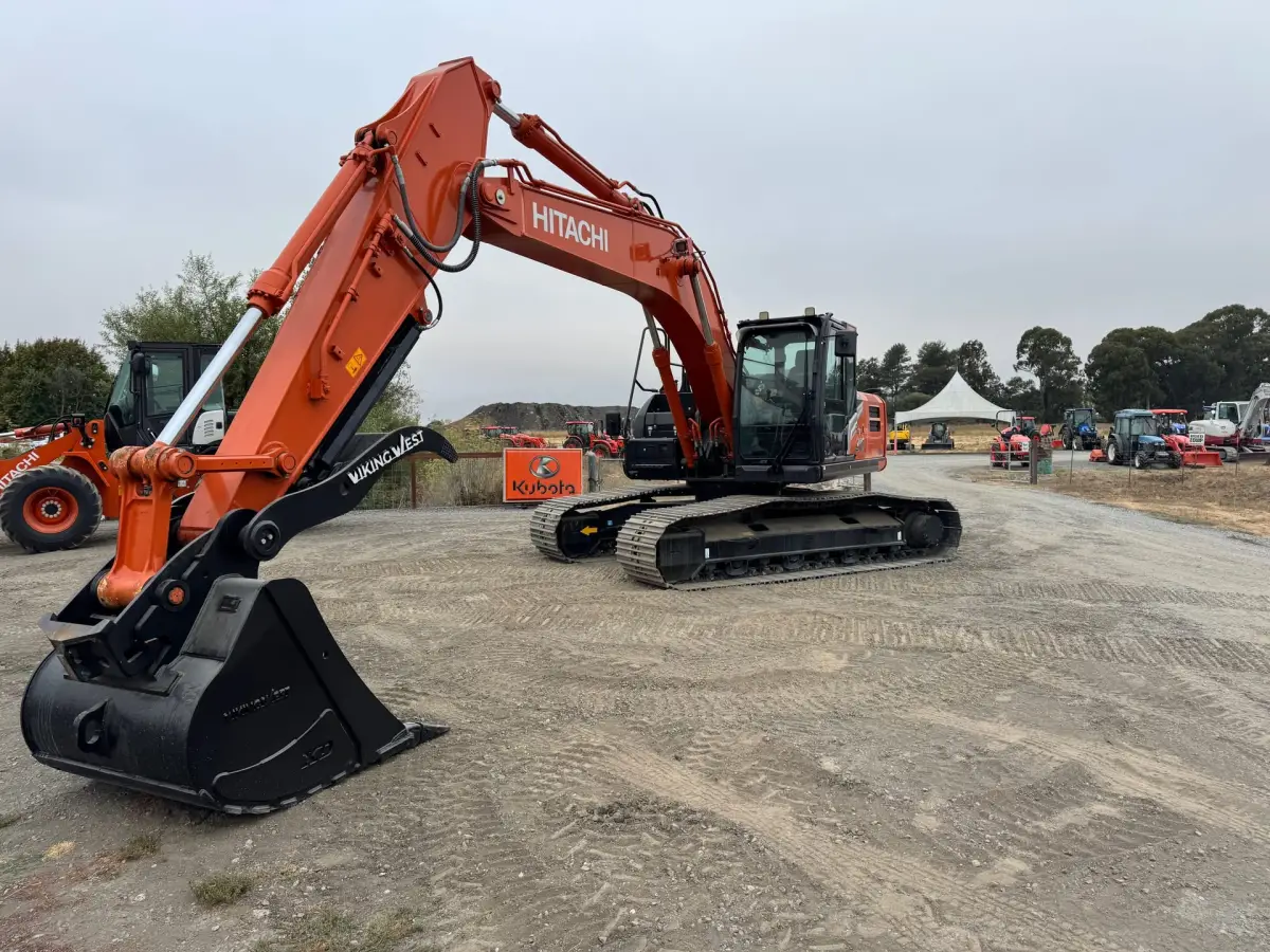 Actual stock photo 2 of Hitachi LANDCROS ZX210LC-7H, stock 008522