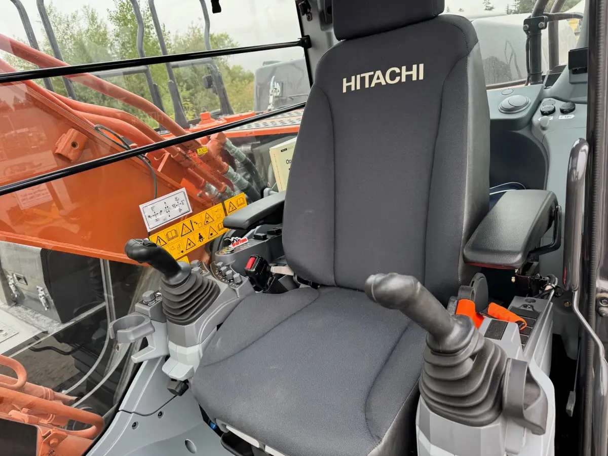 Actual stock photo of Hitachi LANDCROS ZX210LC-7H, stock 008522