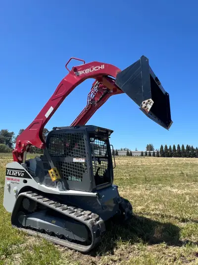 Actual stock photo of Takeuchi TL12V2-CRHR, stock 008140