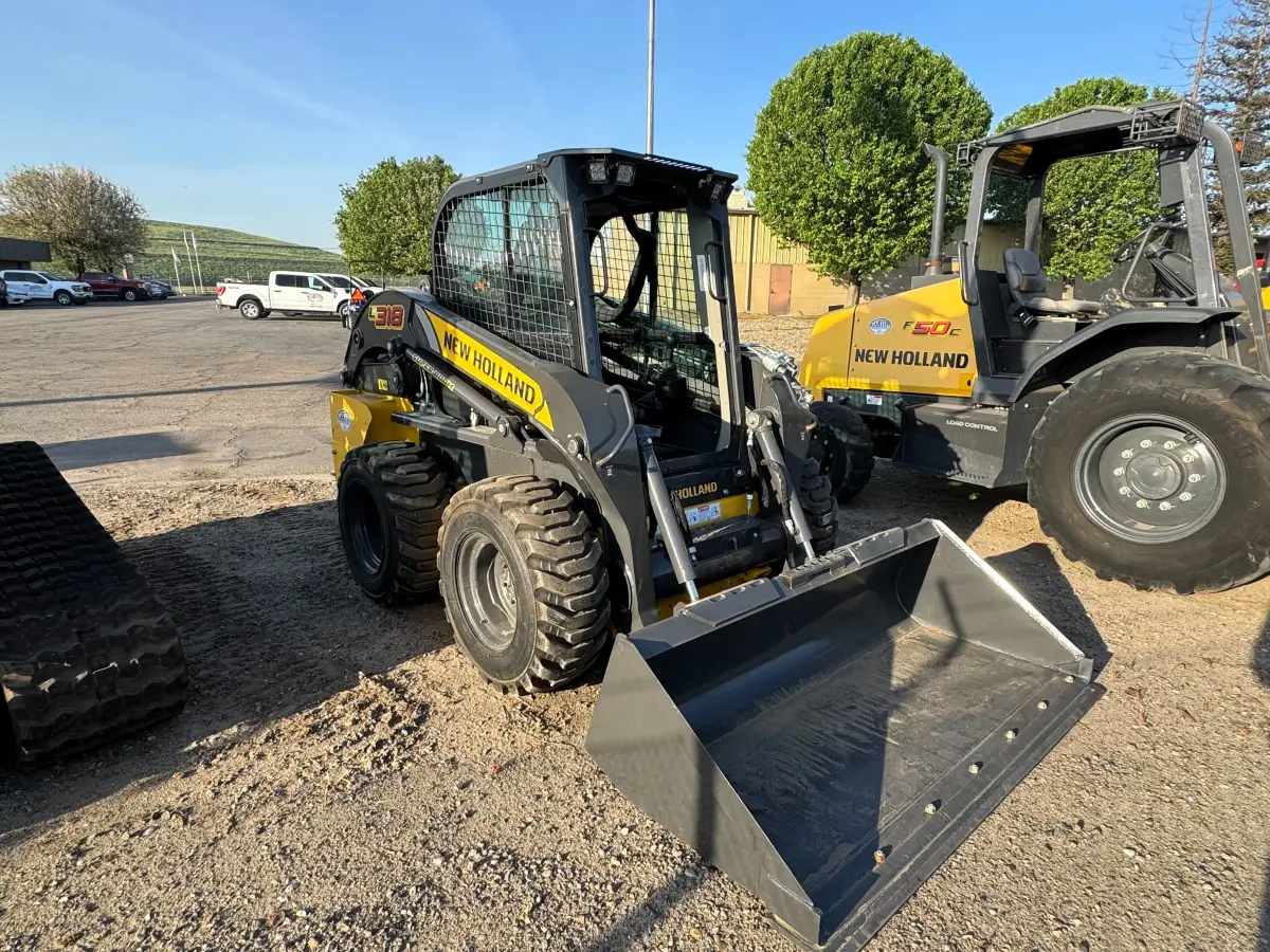New Holland L318 Skid Steer Loader, 31 Hours, High Flow, 66” Width