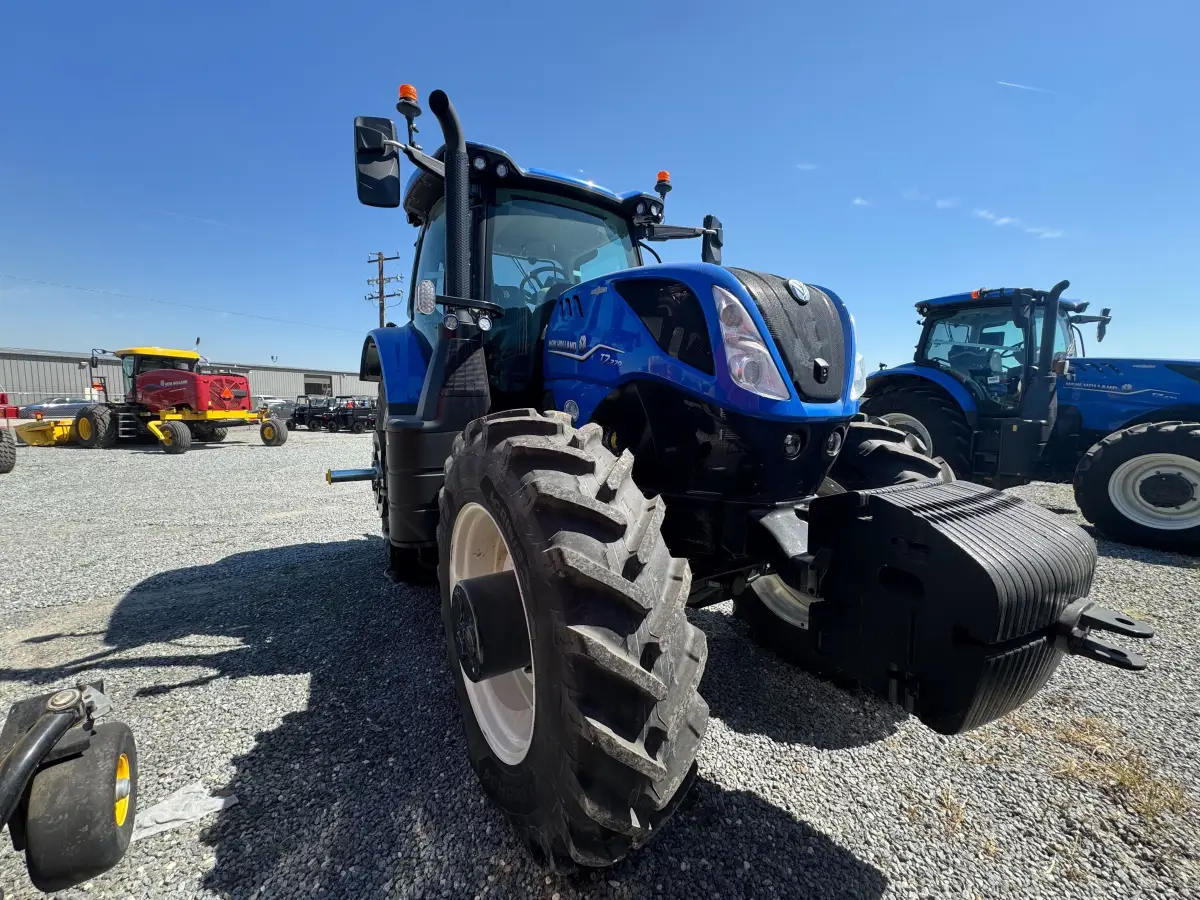 New Holland T7.270 CVT Tractor, 20 Hours, 240 HP, PLM Intelligence