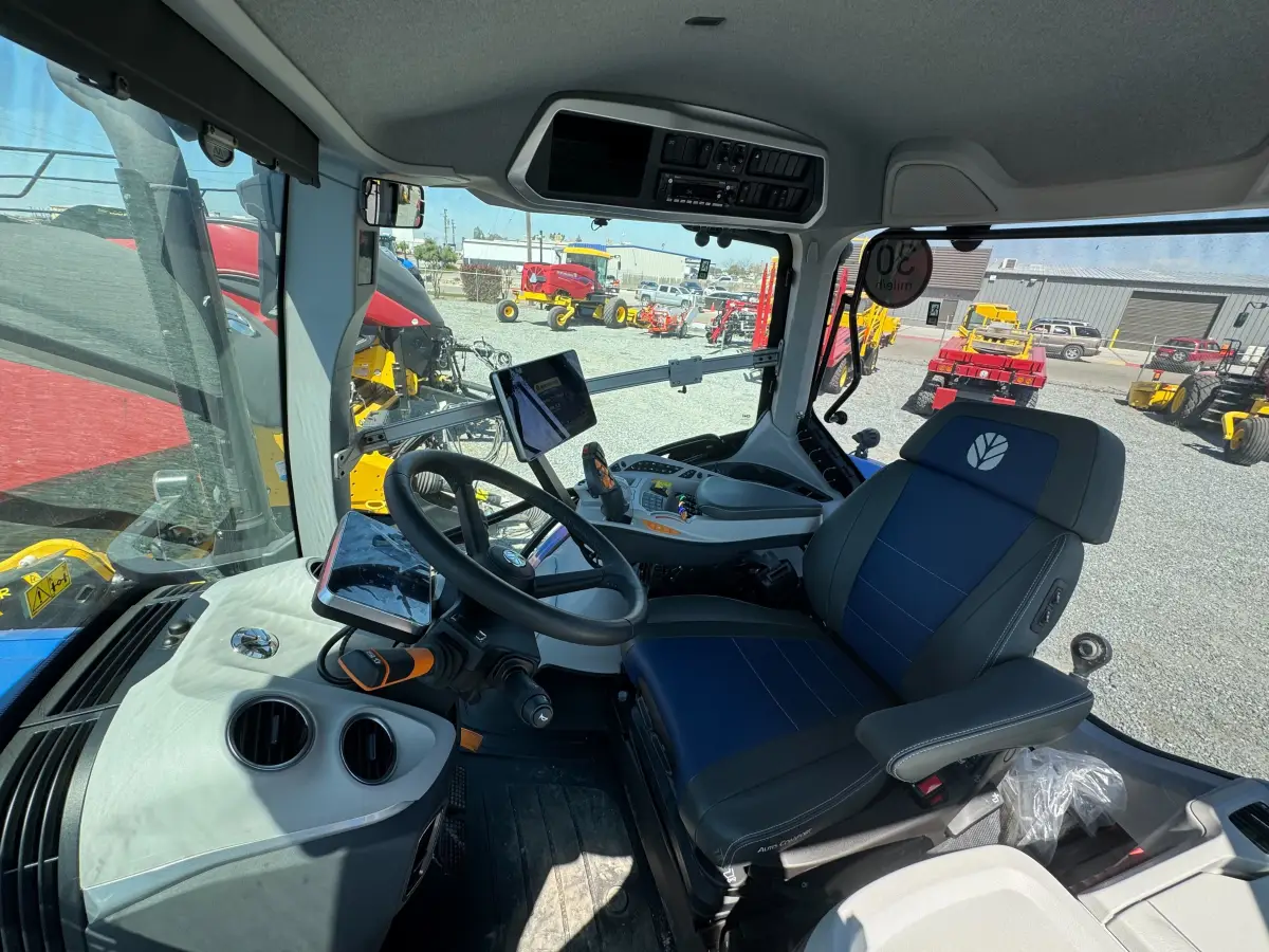 Actual stock photo 4 of 2023 New Holland T7.270 CVT, stock 008855