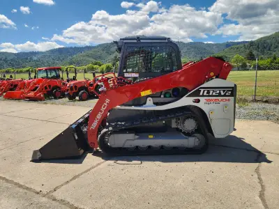 Actual stock photo of Takeuchi TL12V2-CRHR, stock 011417
