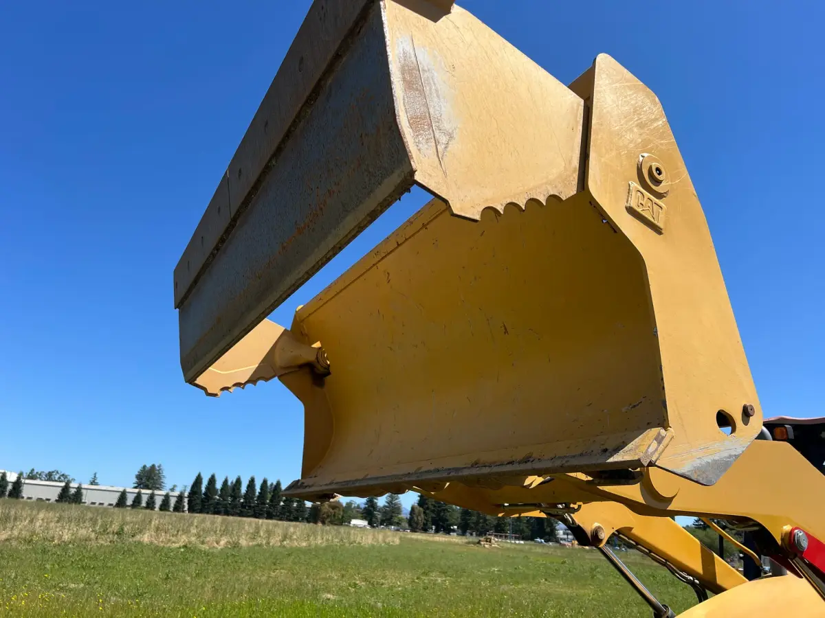 Actual stock photo of Caterpillar 415F2 IL, stock 027446