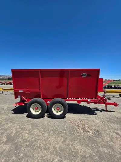 Whatcom 550-V-Hydraulic Narrow Vineyard Mulch Spreader