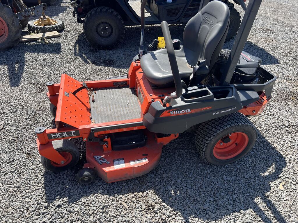 Actual stock photo of Kubota Z122R, stock 030532