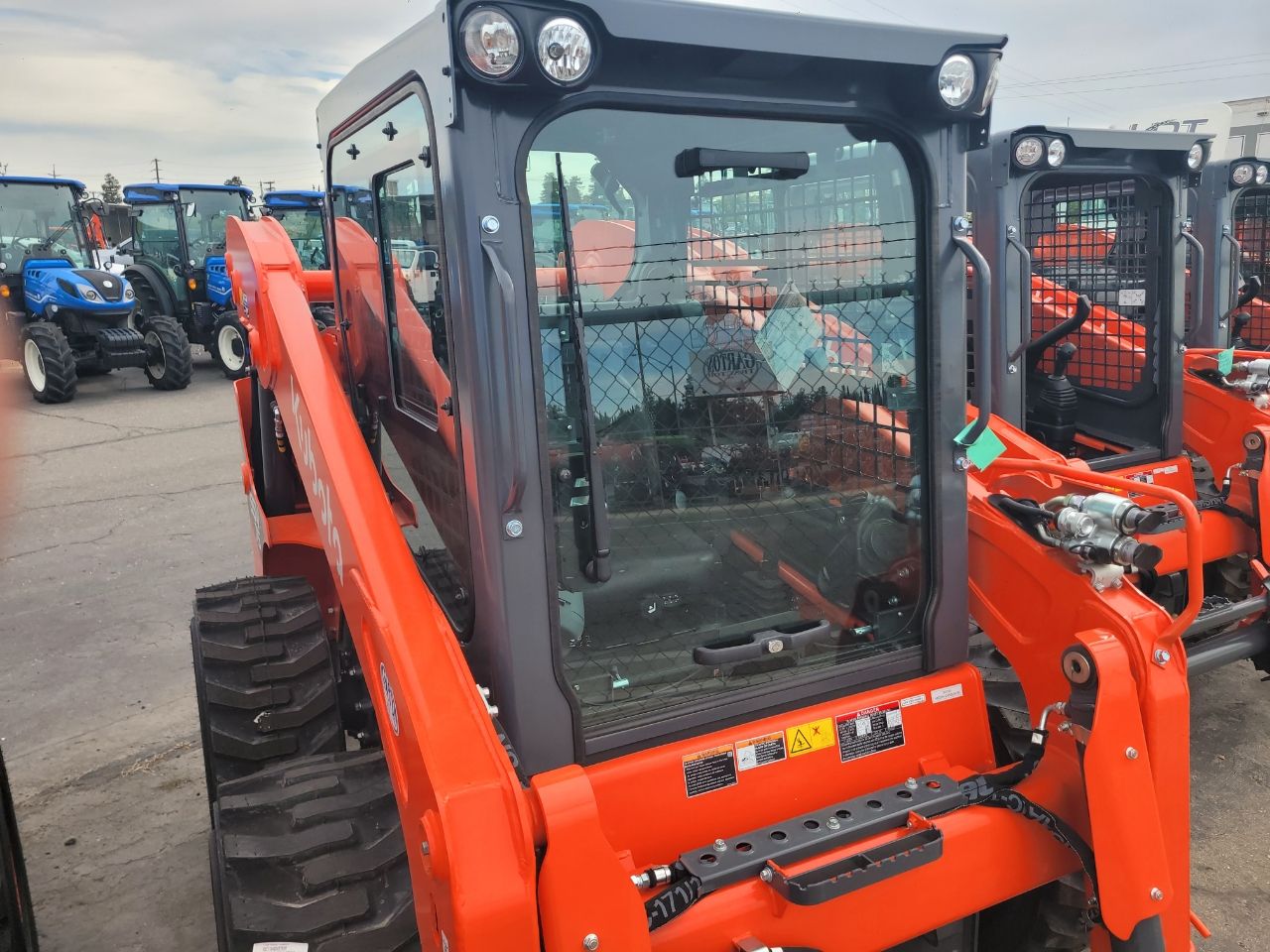 Actual stock photo of Kubota Construction SSV75HFRC, stock 024510