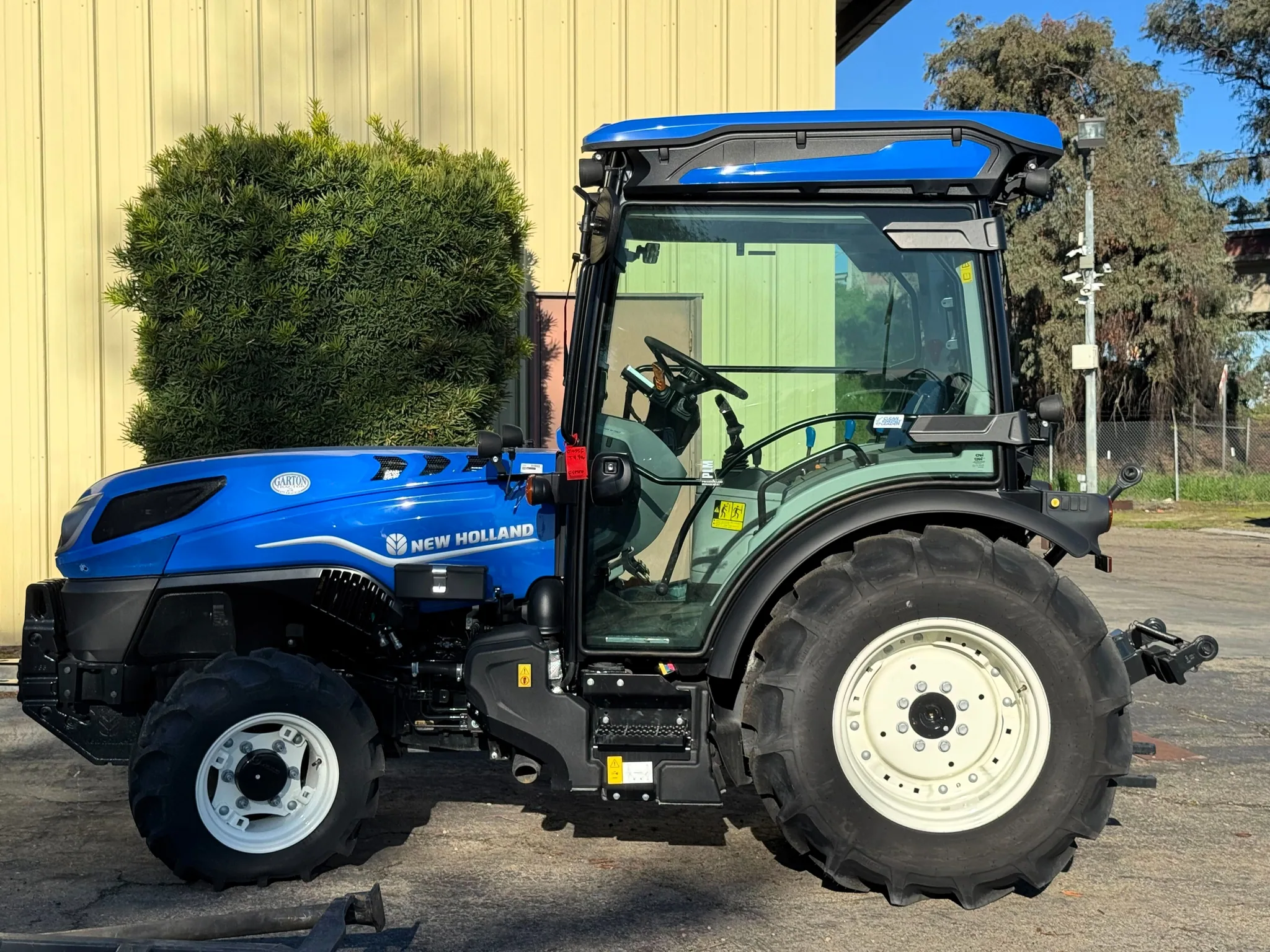 Actual stock photo of New Holland T4.90V, stock 010556