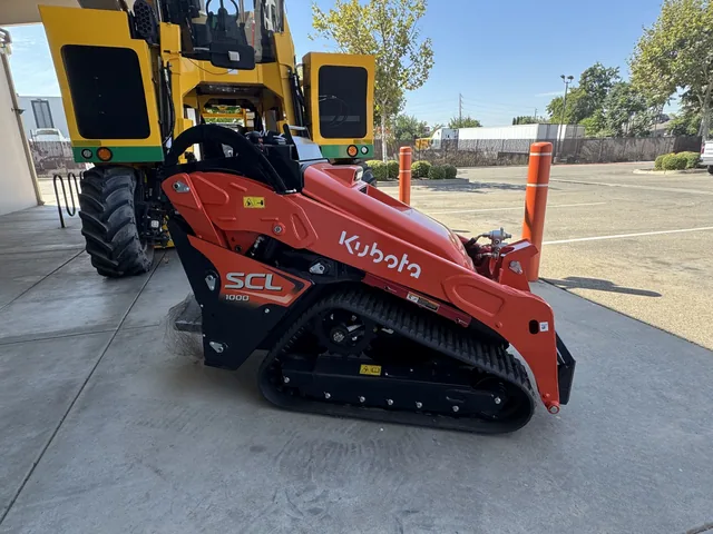Actual stock photo 2 of Kubota Construction SCL1000, stock 028057