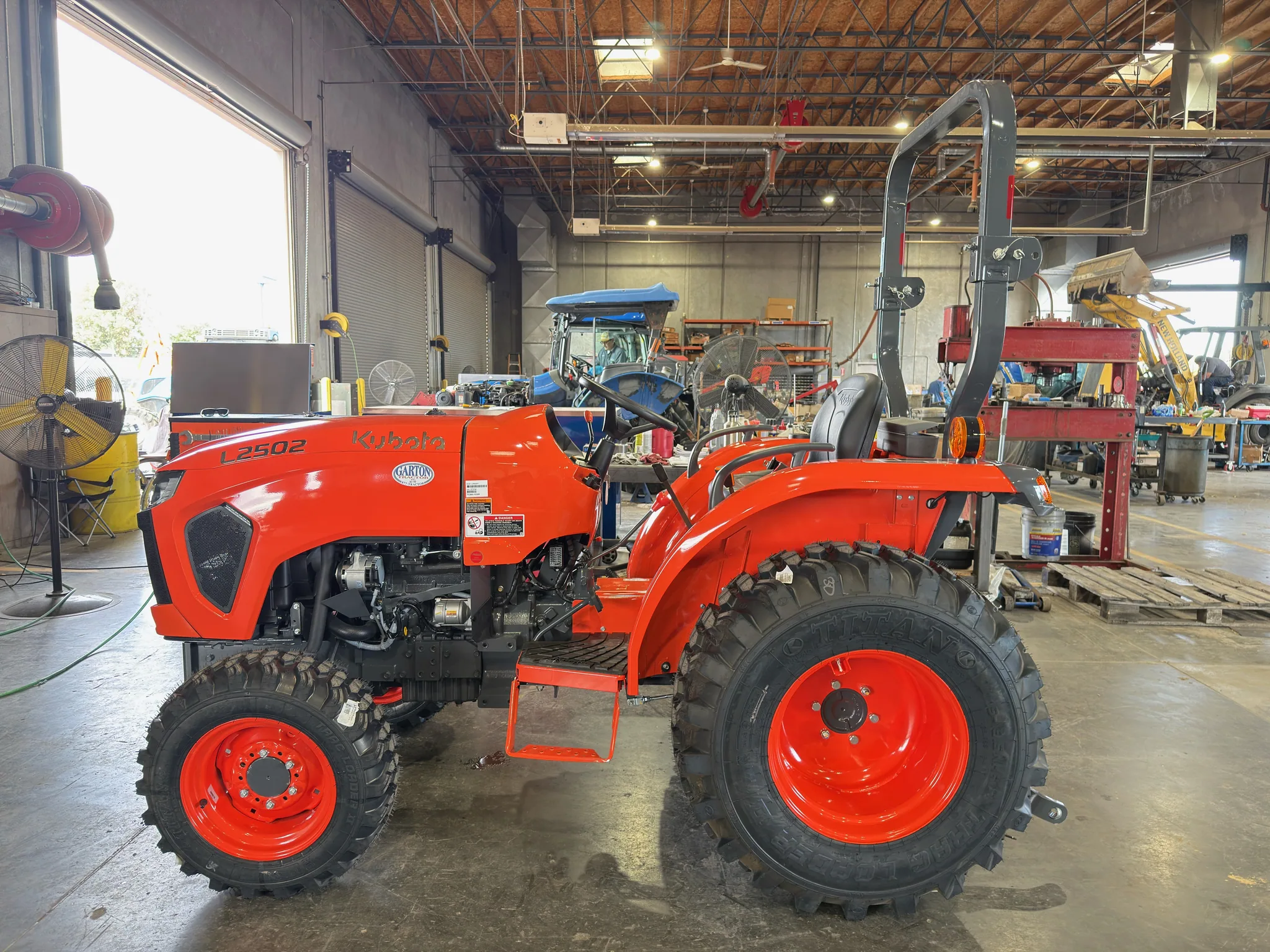 Actual stock photo of Kubota L2502DT, stock 020189