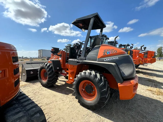 Actual stock photo 4 of Hitachi LANDCROS ZW80-5B, stock 021878