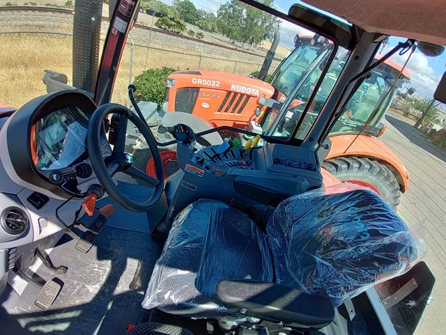 Actual stock photo 5 of Kubota M7-134D, stock 014834