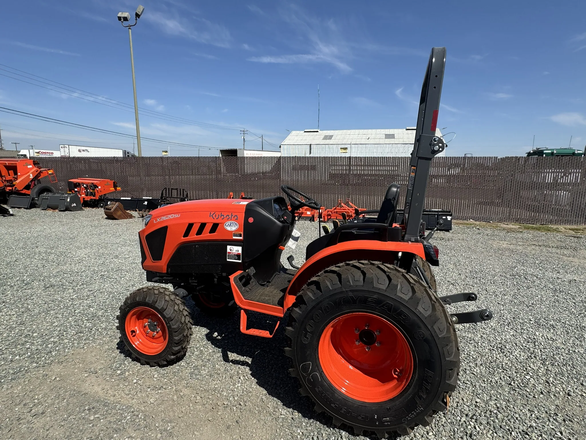 Actual stock photo of Kubota LX2620SUHSD, stock 025744