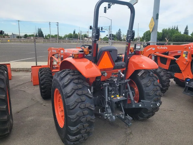 Actual stock photo 2 of Kubota M7060HD12, stock 020835