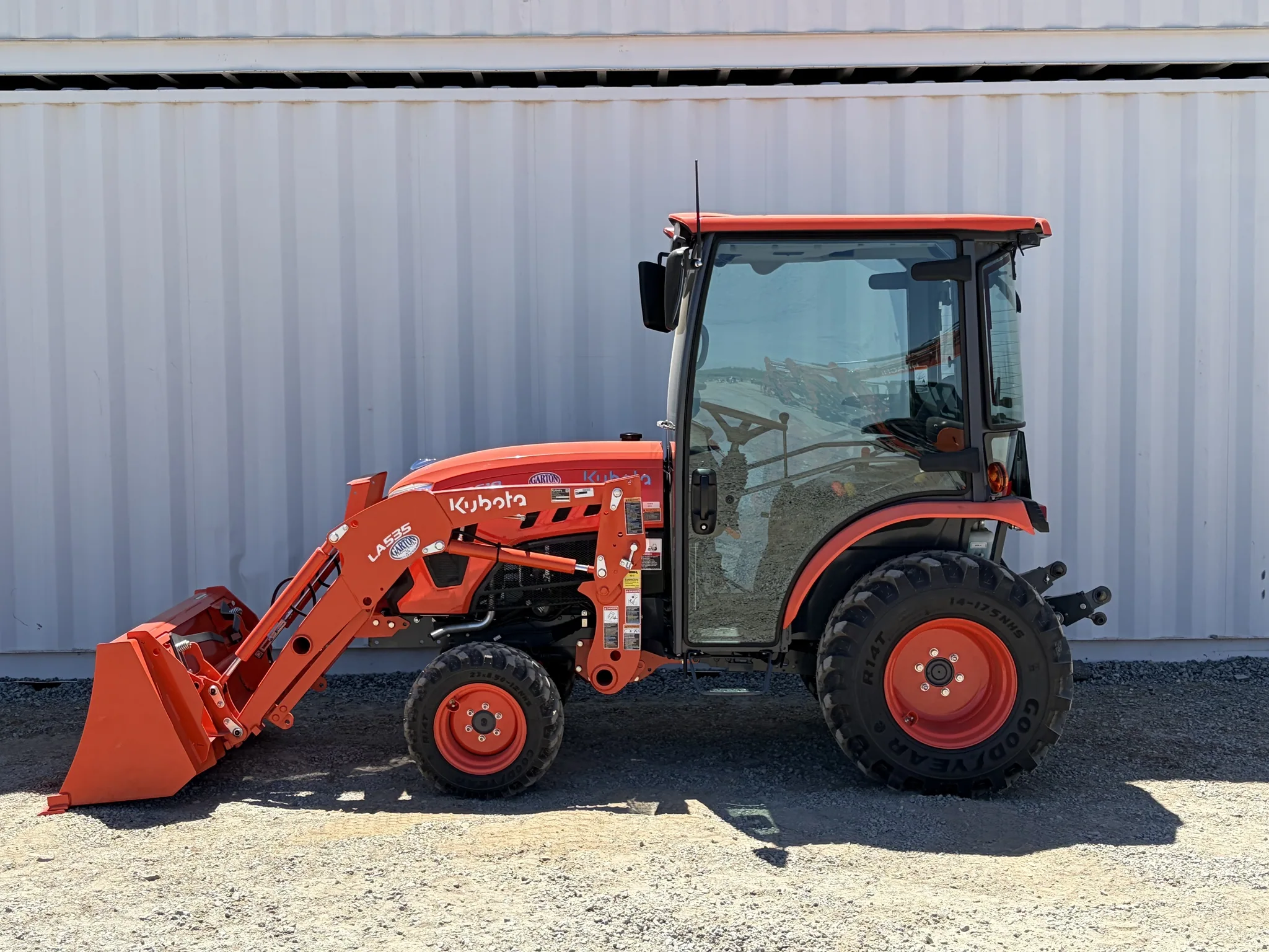Actual stock photo of 2024 Kubota LX2610HSDC, stock 013819