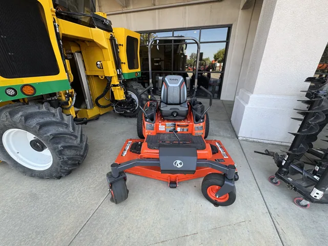 Actual stock photo 2 of Kubota ZD1211RL372R, stock 026687
