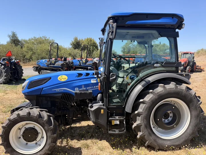 Actual stock photo of New Holland T4.100F T4B, stock 029938