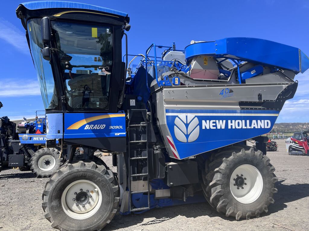 Actual stock photo of New Holland 9090L, stock C91285
