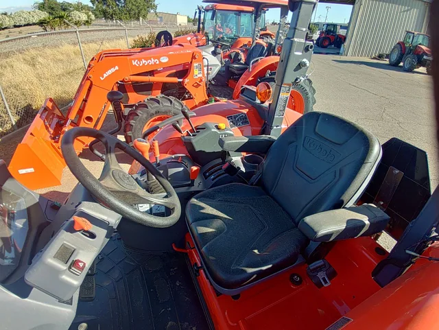 Actual stock photo 5 of Kubota M5-111HD12, stock 021638