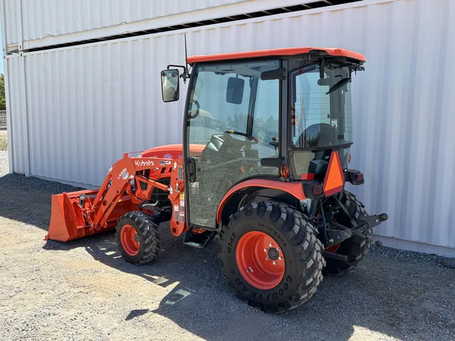 Actual stock photo 2 of 2024 Kubota LX2610HSDC, stock 013819