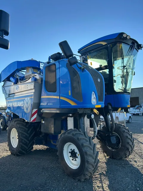 Actual stock photo 3 of New Holland 9090L, stock C91285