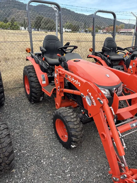 Actual stock photo 3 of Kubota B2601HSD-1, stock 027029