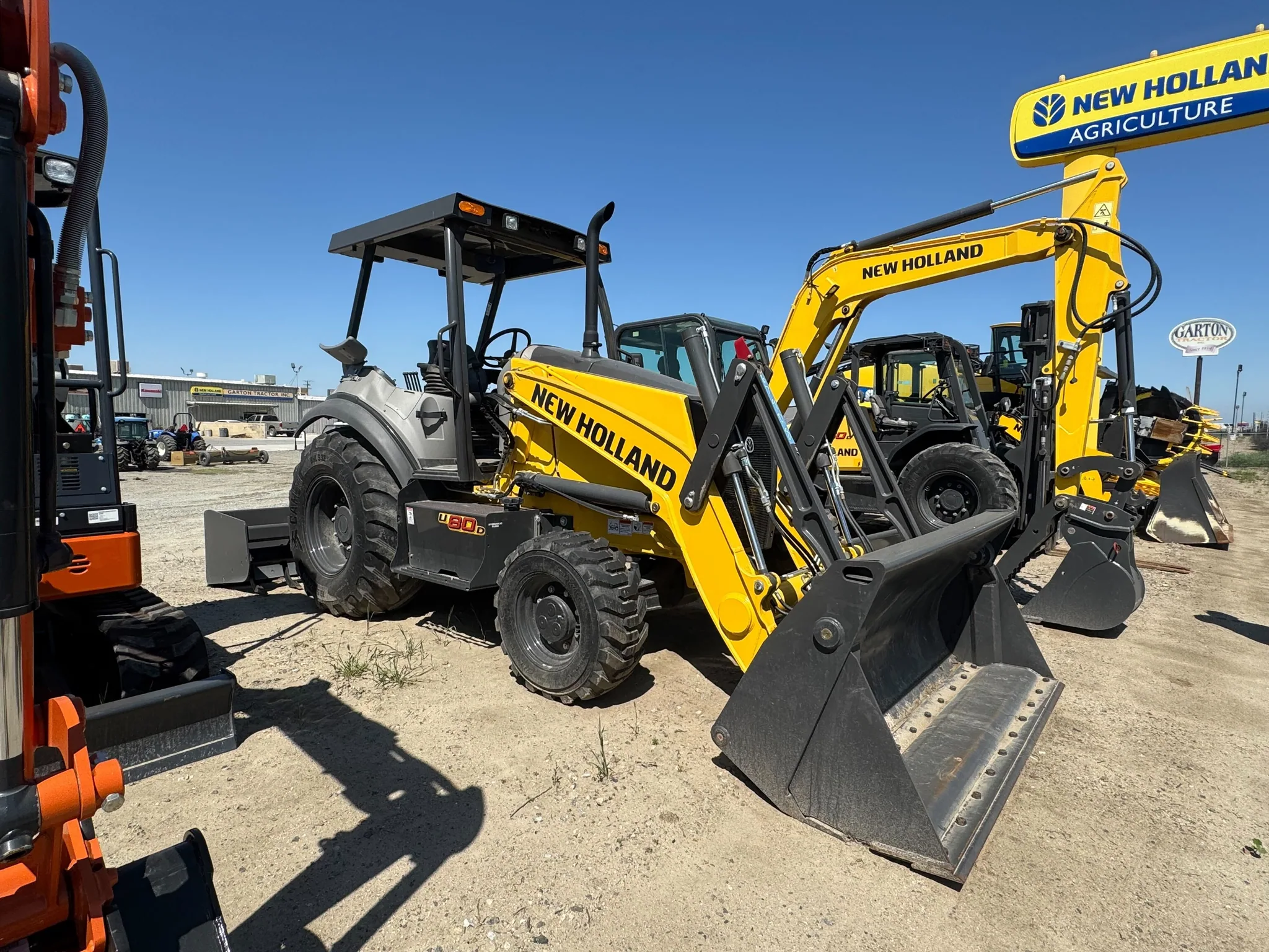 Actual stock photo of New Holland U80D 4WD, stock 011085