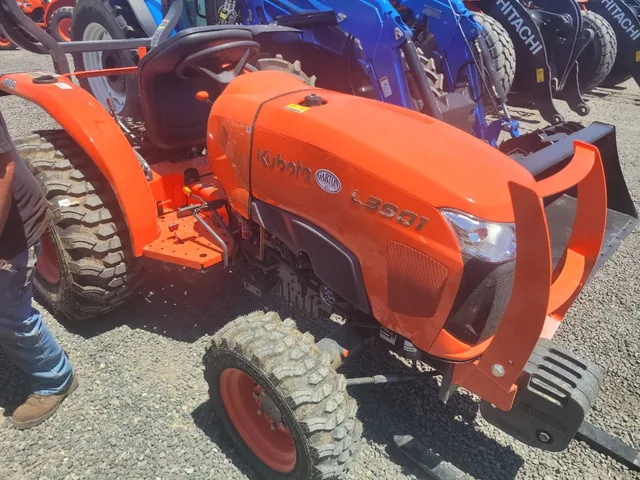 Actual stock photo 2 of Kubota L3901DT, stock 026196