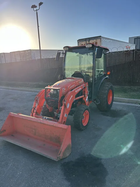 Actual stock photo 2 of 2026 Kubota LX3520SUHSDC, stock 030921