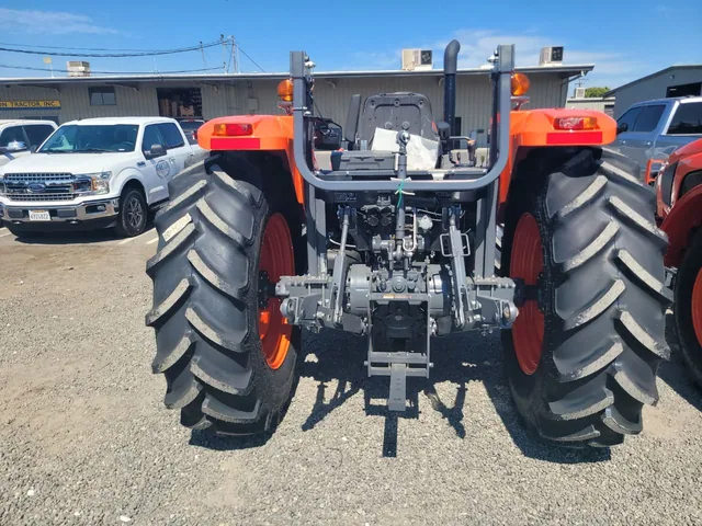 Actual stock photo 3 of Kubota M6S-111SHD, stock 028661