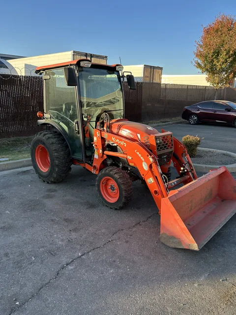 Actual stock photo 4 of 2026 Kubota LX3520SUHSDC, stock 030921
