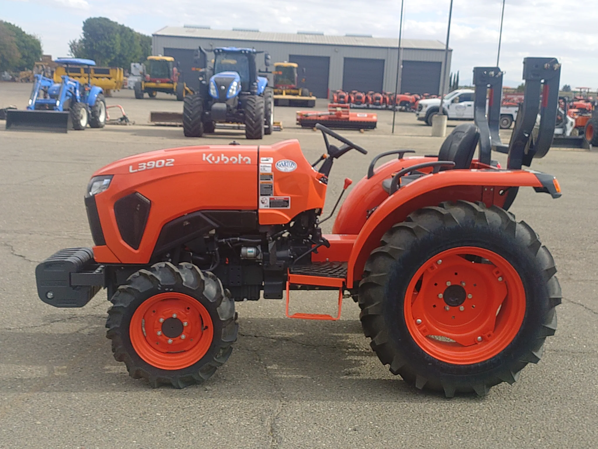 Actual stock photo of 2025 Kubota L3902DT, stock 019925