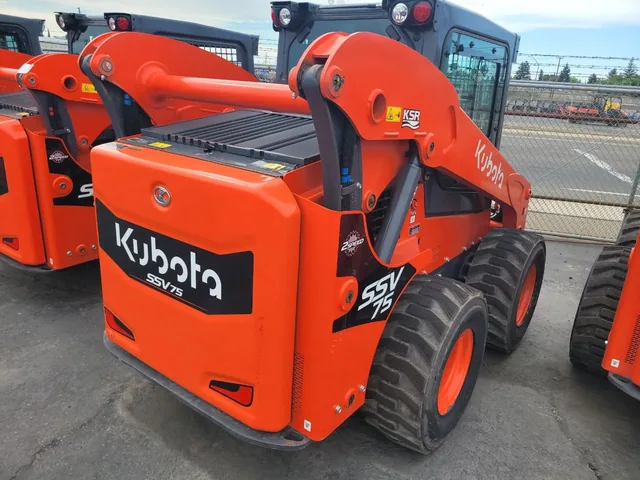 Actual stock photo 2 of Kubota Construction SSV75HFRC, stock 024646