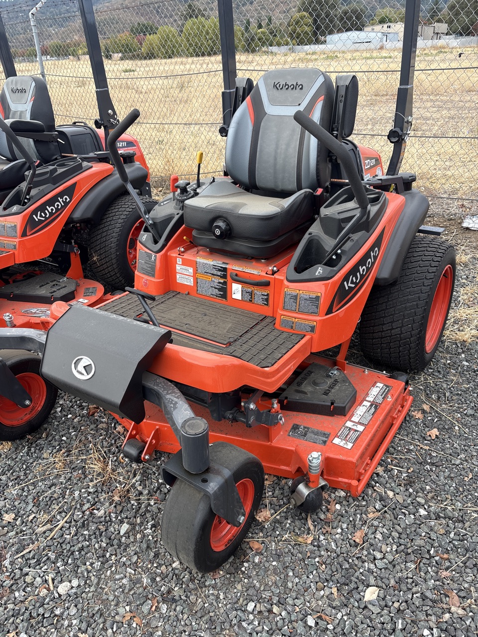 Actual stock photo of Kubota ZD1211R-3-60, stock 027039