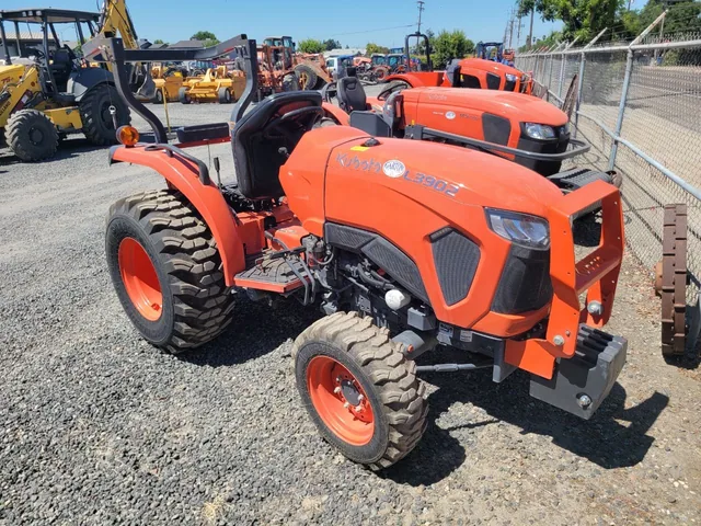 Actual stock photo 2 of Kubota L3902DT, stock 019158