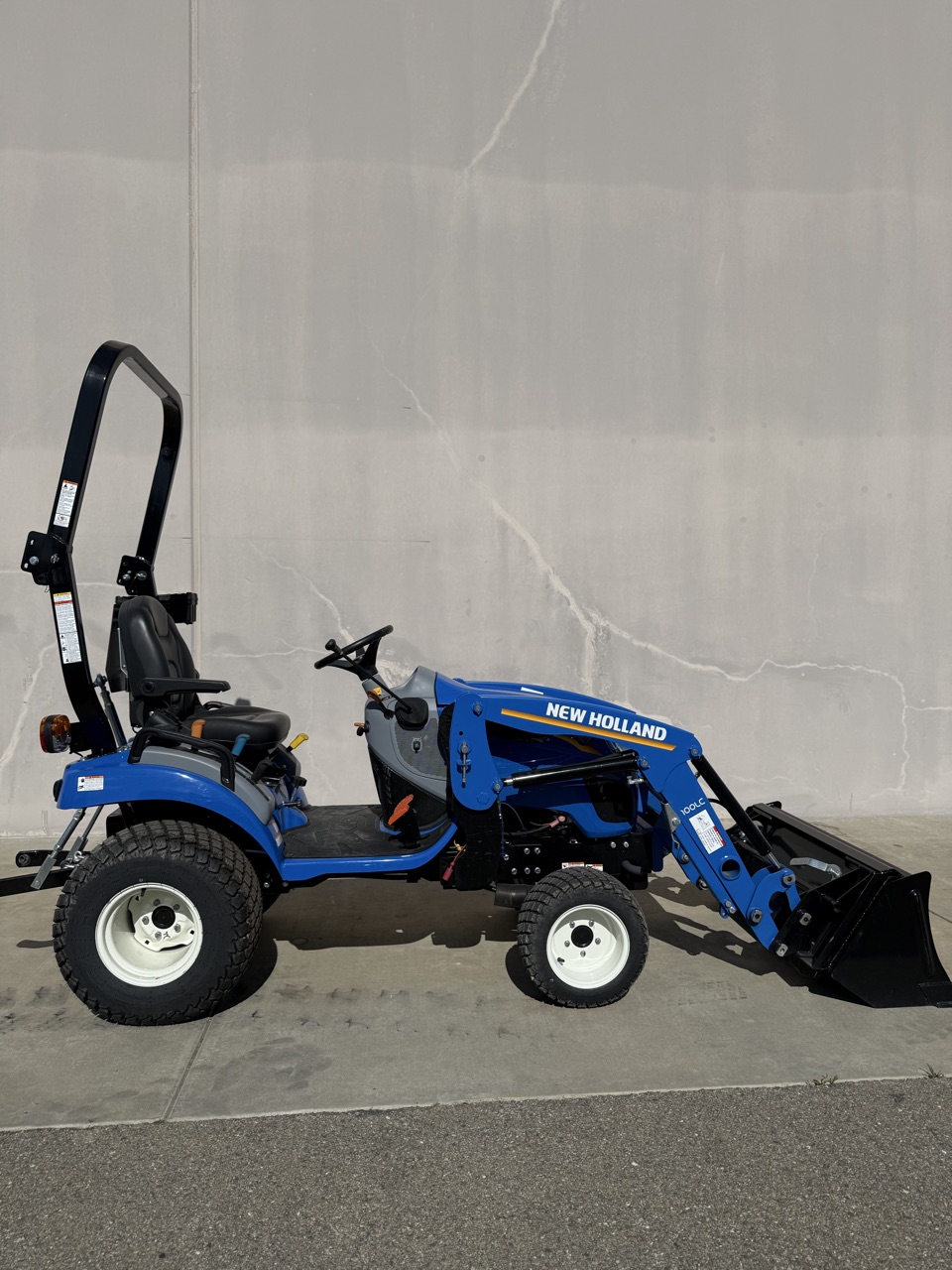 Actual stock photo of New Holland WMR-25S, stock 010562