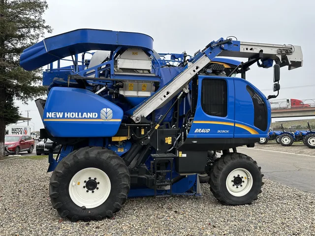 Actual stock photo 4 of New Holland 9090XE, stock 008039