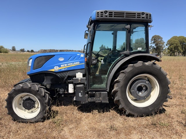 Actual stock photo of New Holland T4.100F4C, stock 029564