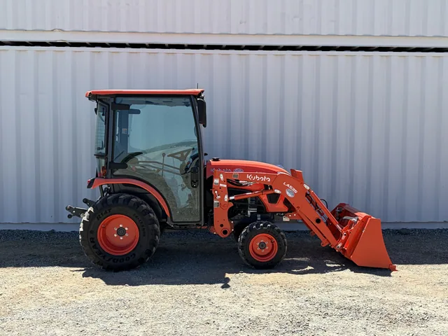 Actual stock photo 3 of 2024 Kubota LX2610HSDC, stock 013819