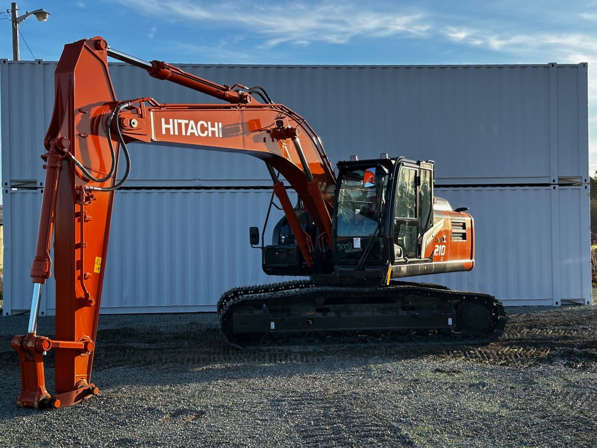 Actual stock photo of Hitachi LANDCROS ZX210LC-7H, stock 008523