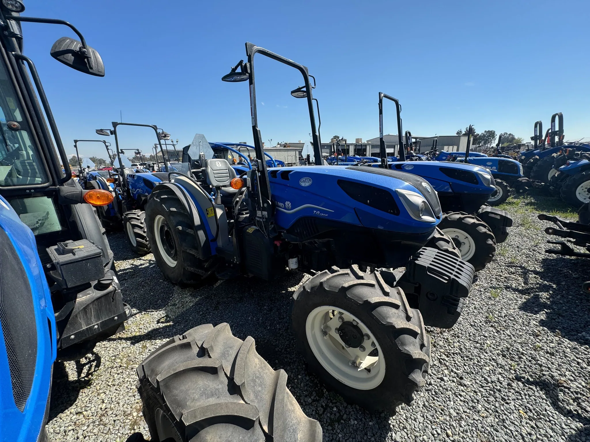 Actual stock photo of New Holland T4.120F T4B, stock 001483