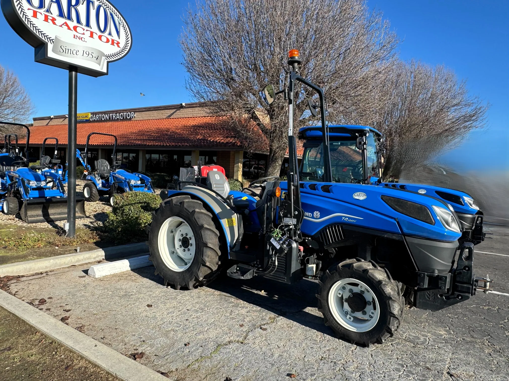 Actual stock photo of New Holland T4.100V, stock 004494