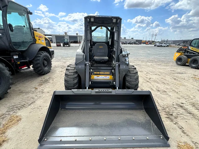 Actual stock photo 2 of 2025 New Holland L328, stock 023920