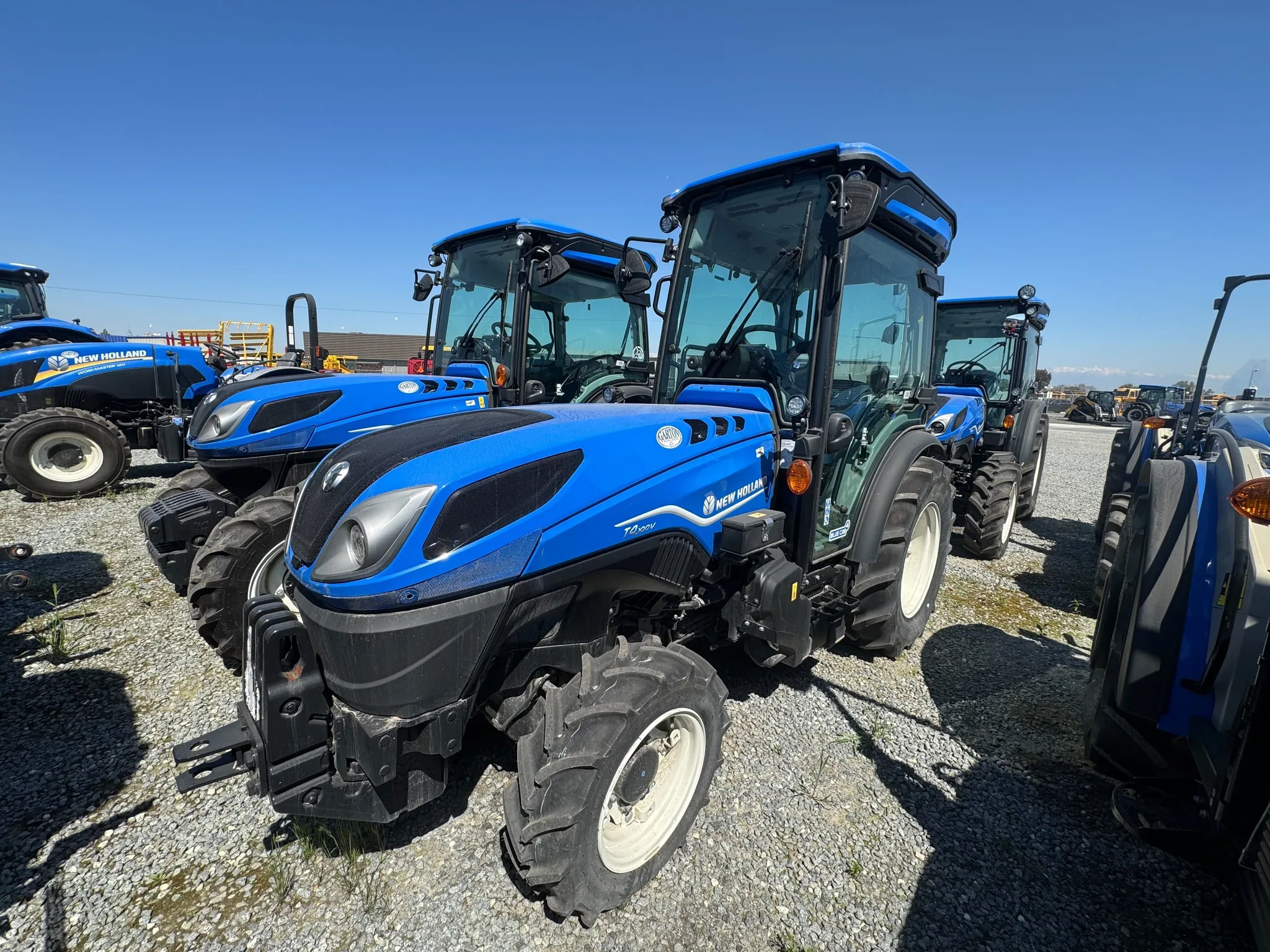 Actual stock photo of 2023 New Holland T4.100V, stock 009422