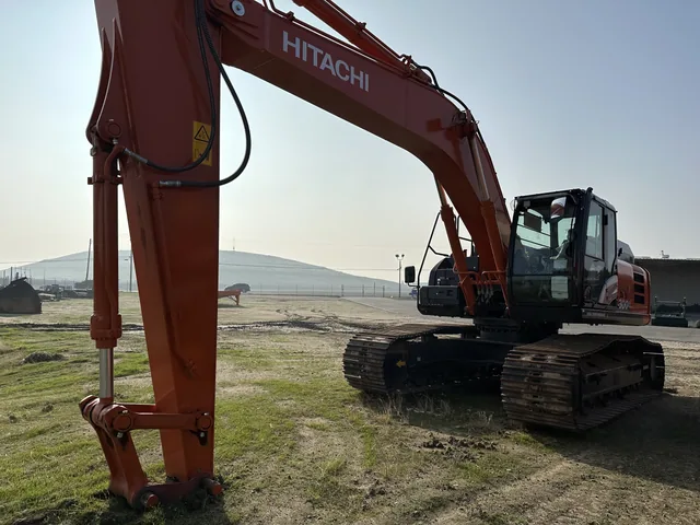 Actual stock photo 3 of Hitachi LANDCROS ZX300LC-6, stock 004882