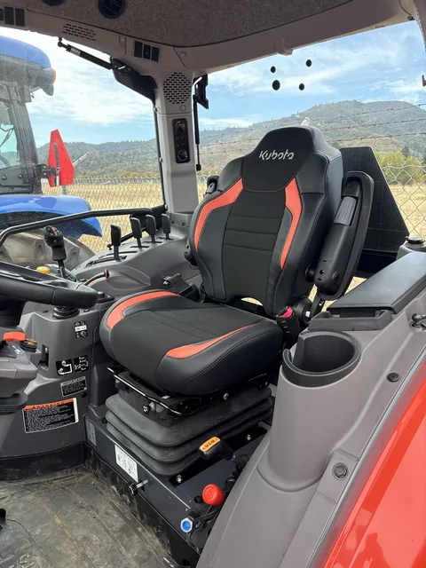 Actual stock photo 3 of Kubota L6070PRMC, stock 024417