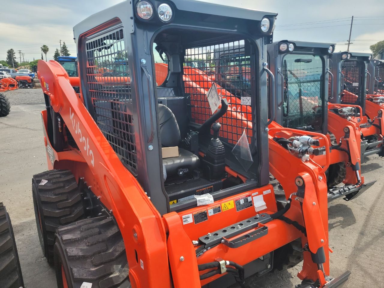 Actual stock photo of Kubota Construction SSV75PHFR, stock 024511